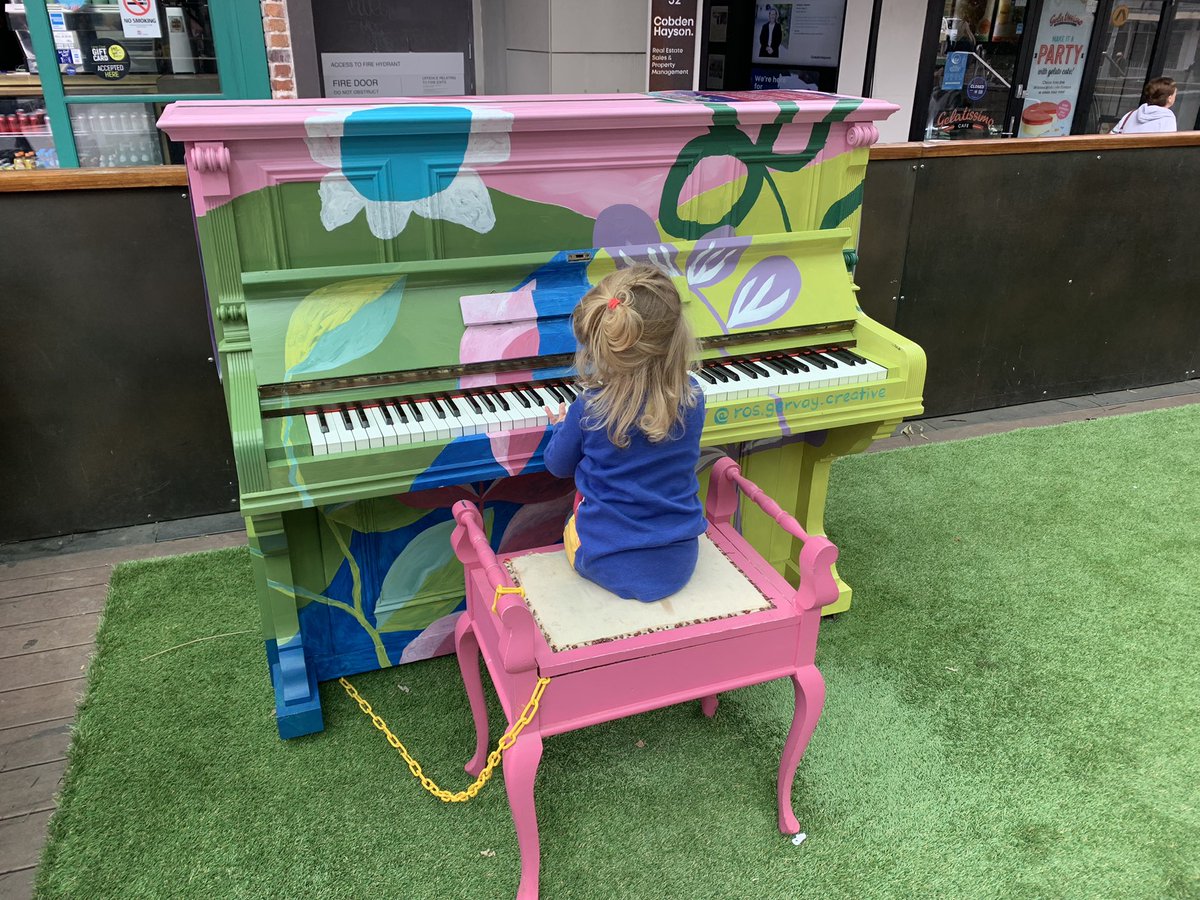 Calling all piano players to the Plaza 🎹

This little one may need some piano lessons. 😂
