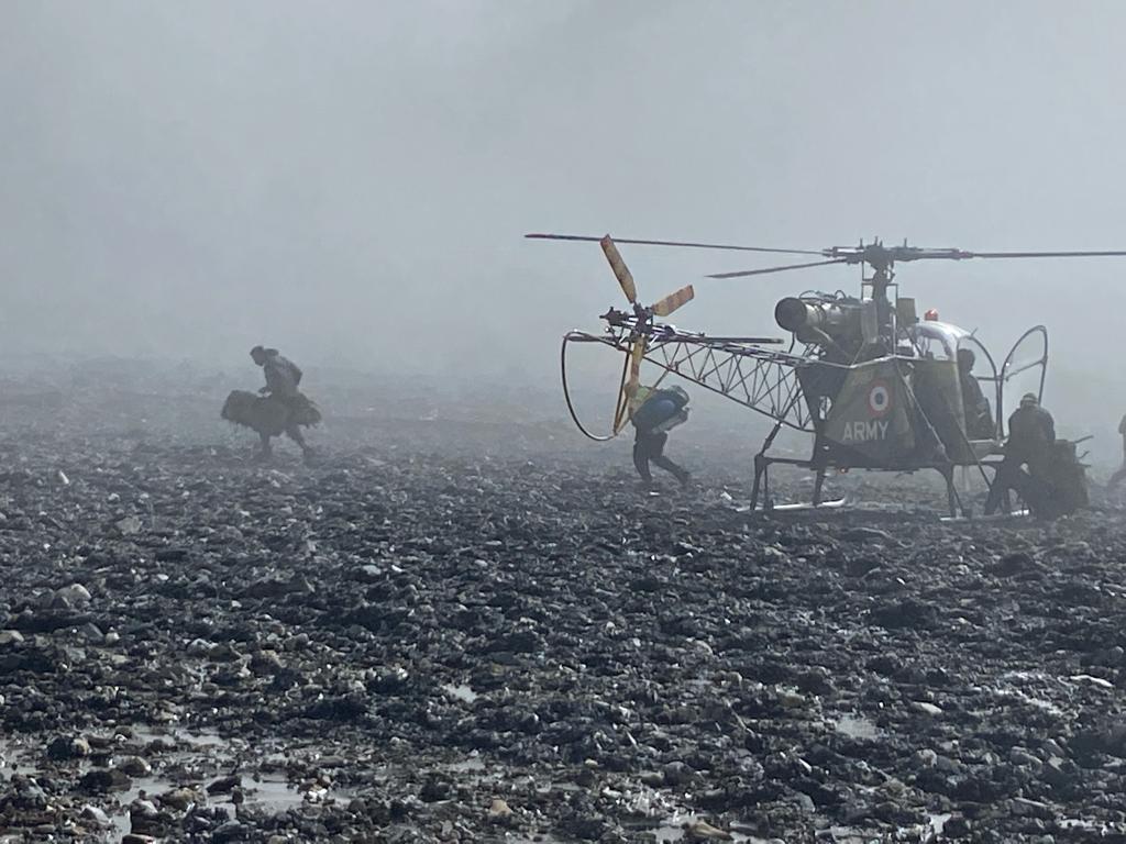 GajrajCorps_IA's tweet photo. #Search&Rescue efforts for #TapiMra & #NikuDao continue under challenging conditions & terrain -multiple rockfall areas, rigorous climb. two more mountaineers inducted for ground search. Team will move to Camp1 today. https://t.co/F4ckSyH3vh