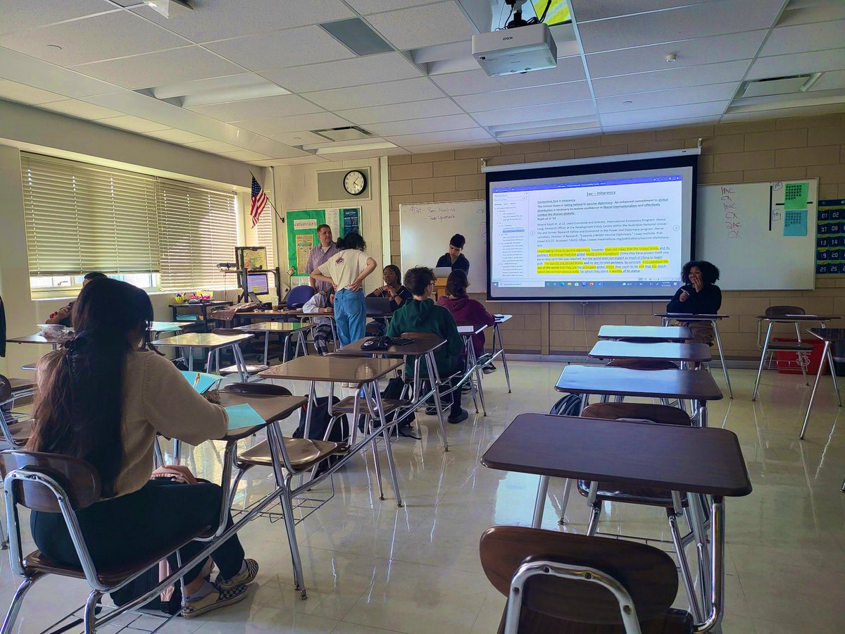 NilesWestDebate's tweet image. Niles West novice debaters are ready to debate!  #LeadThePack