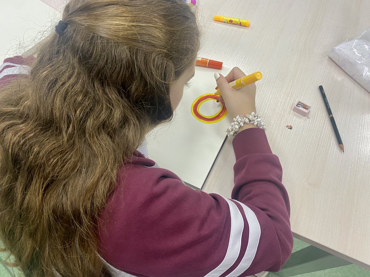 FernandaOlivaRi's tweet photo. Another year celebrating #InternationalDotDay ！what a wonderful opportunity to celebrate creativity with my students :) https://t.co/Mc6Wvsdkjp