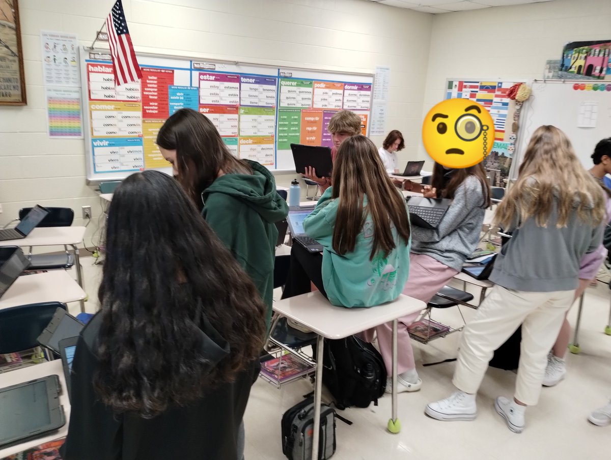Fernand01771's tweet image. I don't know where the teacher is but I'm sure these kids are enjoying and learning at the same time. @Fernand01771 @MarvinRidgeHSNC @ParticipateLrng