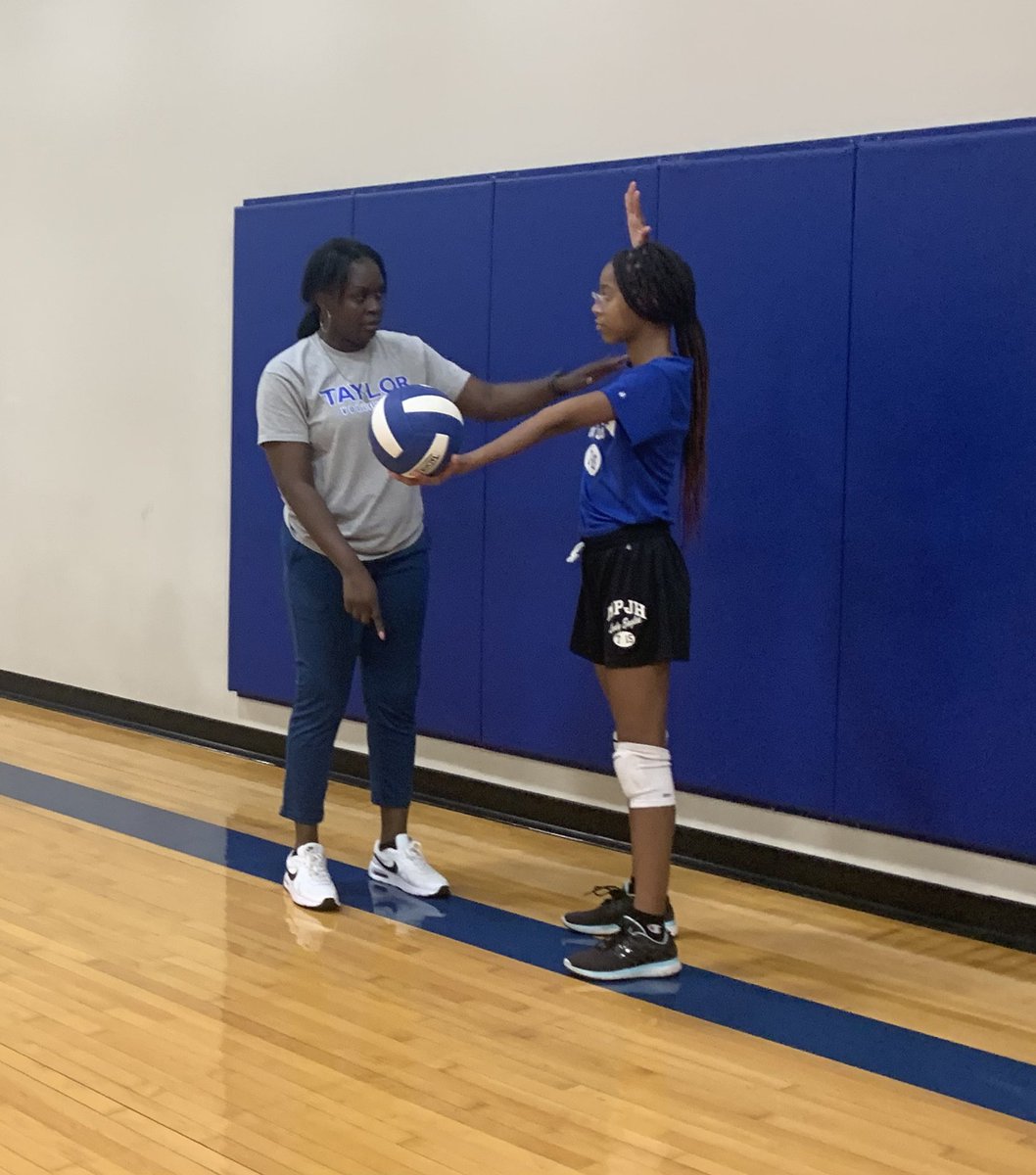 taylor_vball's tweet photo. Had a great time at Skills Session over @MPJHEagles working with their 8th grade teams! Tomorrow they come to our house to take on @mc_mcmeans! Should be a good match! #thefuturelooksgood #made4this #mustangpride https://t.co/TWDs63AkQF