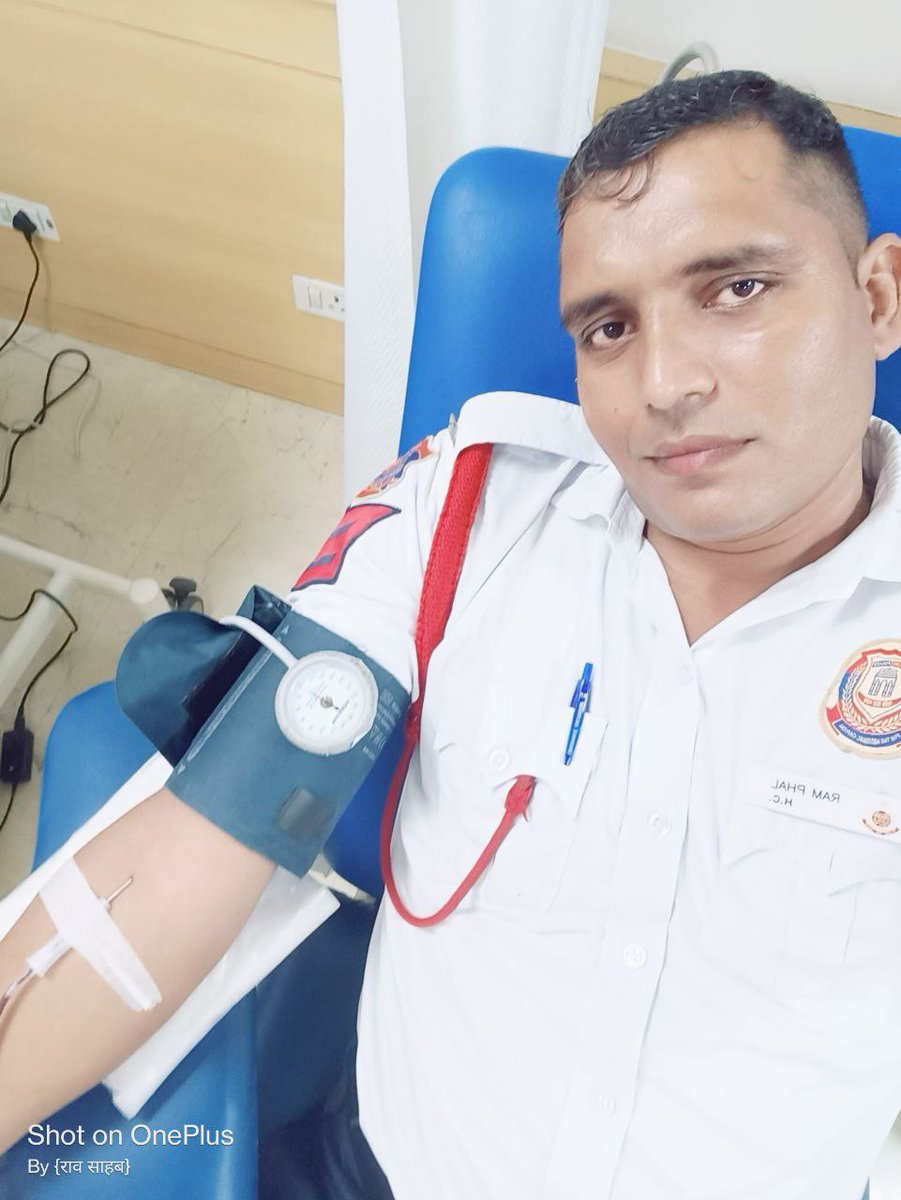 Delhi Police
❤️ Ki Police

BLK हॉस्पिटल में एक मरीज़ को ब्लड की जरूरत होने पर <a href="/DelhiPolice/">Delhi Police</a> के <a href="/dtptraffic/">Delhi Traffic Police</a> के जवान #Ramphal पहुंचे और  रक्तदान किया
सैलूट
<a href="/CPDelhi/">CP Delhi #DilKiPolice</a> <a href="/IamRituKataria/">Ritu Kataria</a> <a href="/CopAmitphogat/">Amit Phogat</a> <a href="/anandmahindra/">anand mahindra</a> <a href="/manabhardwaj/">Monika Bhardwaj</a> <a href="/sumannalwa/">Suman Nalwa</a> <a href="/Ravindra_IPS/">Special CP Law & Order Delhi Police</a> <a href="/IamRituKataria/">Ritu Kataria</a>
