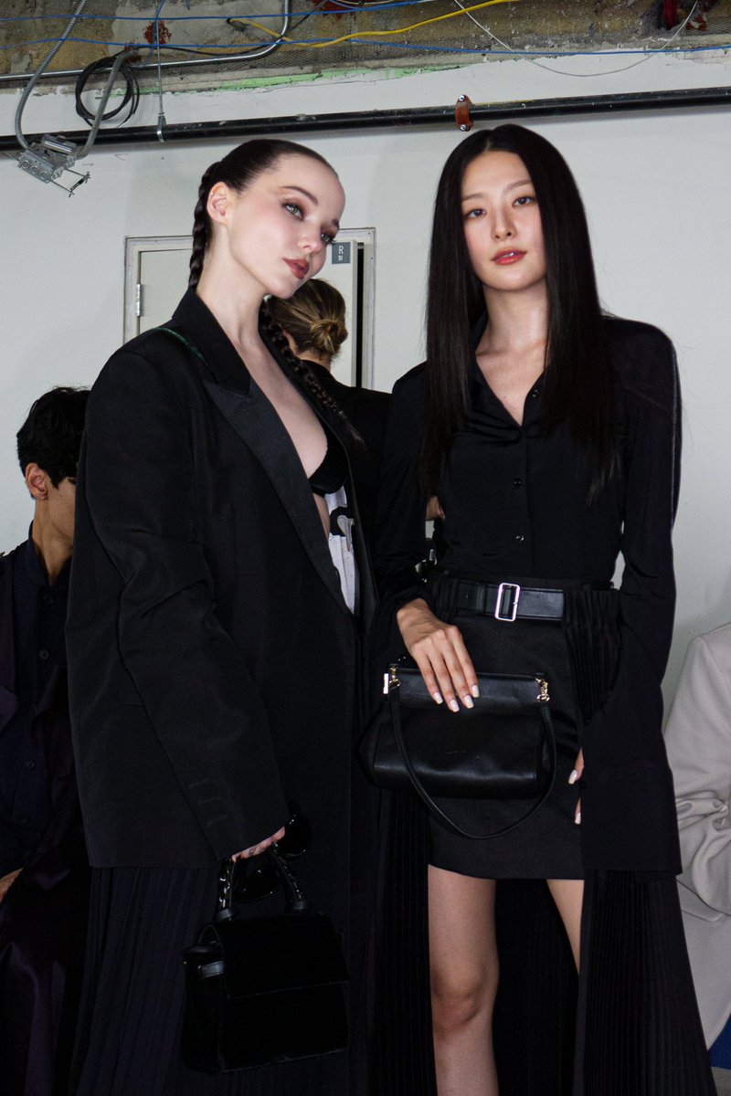 1oveIetter's tweet photo. SEULGI #SEULGIatNYFW #PETERDOxSMTOWN https://t.co/MzxWolHWX5