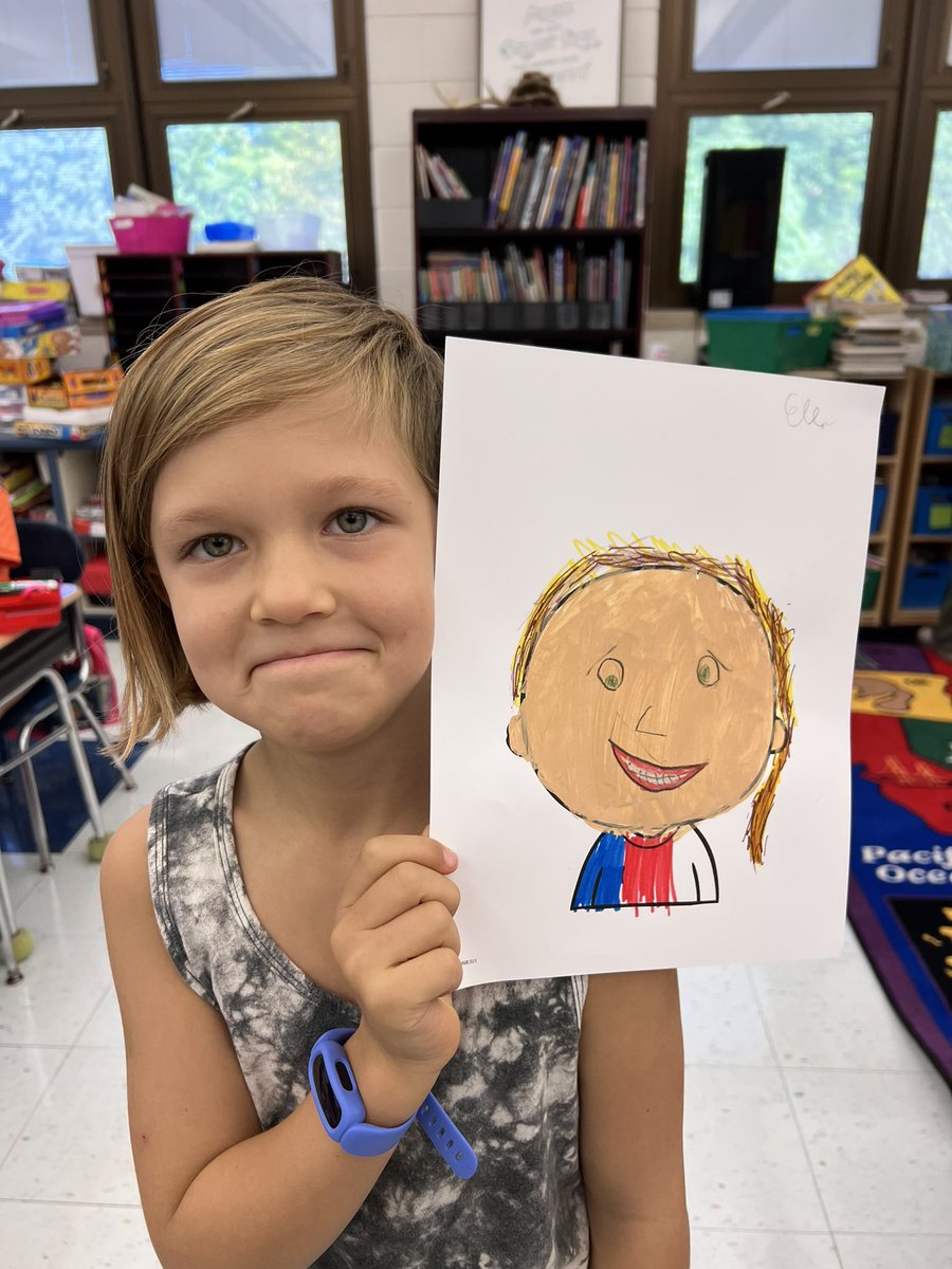 MrsGutierrezBF's tweet photo. #TheColorofUs #IfDominicanWereAColor #MoreThanPeach #socialjustice Ss finishing up their portraits @SiliRecio @BellenTheBee @KarenKatz @JayBilly2 @mhayes611 https://t.co/jHtFFh26Nv