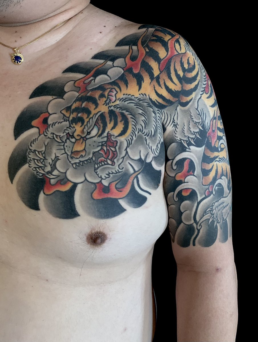 龍虎
#tattoo #tattoostudio #Japanesetattoo #irezumi #wabori #大阪刺青 #和彫り #刺青 #龍虎 #osakatattoo #goodtimesink #アメ村 #アメ村タトゥー #二代目彫日出