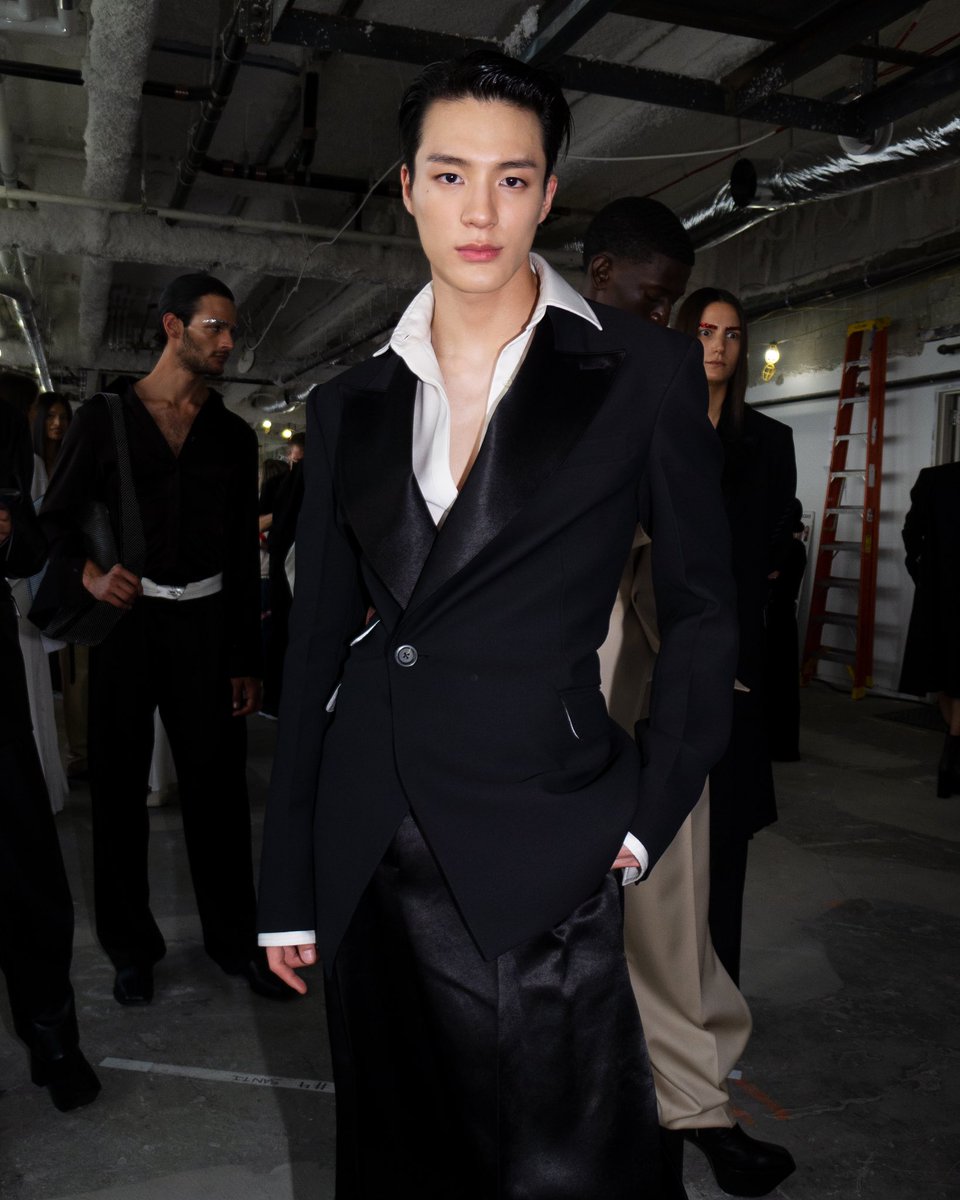 자몽♡̴♡ on Twitter "NYFW Peter Do 제노🖤"