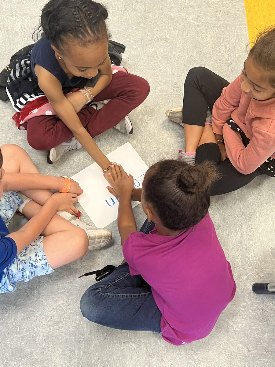 randifogel's tweet photo. Thanks Ms.Miller for inviting me into your classroom during phonics instruction today! These 1st graders learned how studying each other’s names help them become better readers and writers! They had so much fun in their “rug clubs!” #gretchkostars https://t.co/LIFVx0Ev7B