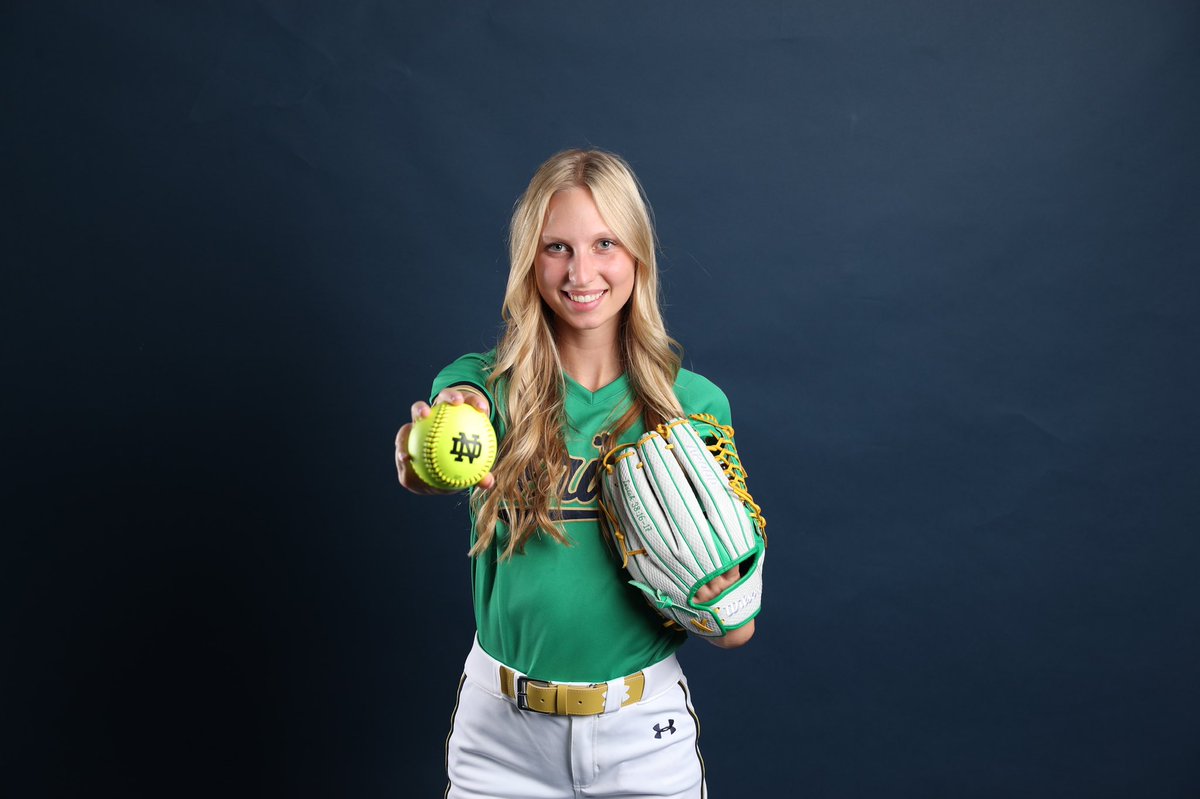 SydnyPoeck2023's tweet photo. HUGE thank you to @NDcoachGumpf @2Ganeff @Rivie00 @j_spitale and everyone else who made my visit amazing! It was so exciting meeting my future teammates and seeing what the future holds for me! I am so blessed to have this wonderful opportunity with wonderful people around me❤️☘️ https://t.co/pnxYpmIecJ