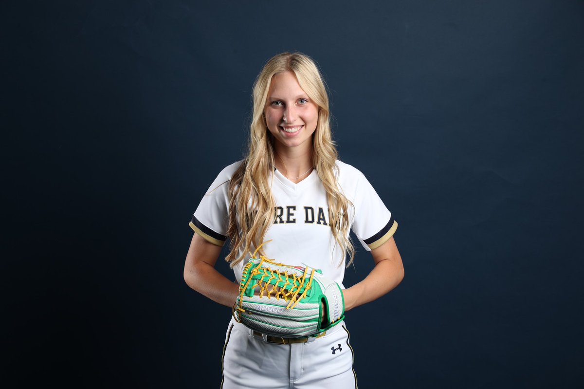 SydnyPoeck2023's tweet photo. HUGE thank you to @NDcoachGumpf @2Ganeff @Rivie00 @j_spitale and everyone else who made my visit amazing! It was so exciting meeting my future teammates and seeing what the future holds for me! I am so blessed to have this wonderful opportunity with wonderful people around me❤️☘️ https://t.co/pnxYpmIecJ