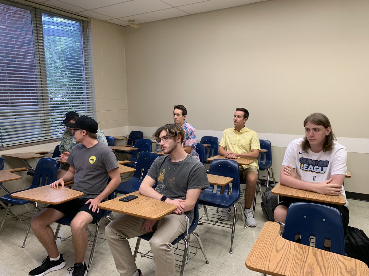 OSUAPSE's tweet photo. We had a great first meeting!

Thanks to @joe_mussatto of the @TheOklahoman_ _ for stopping in tonight to talk about beat reporting and building sources. 

He covers the Oklahoma City Thunder. 

#OKState https://t.co/tx9oxR21tj
