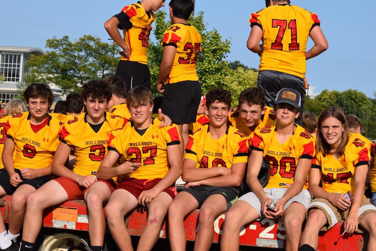 ShilohMyers's tweet photo. BHS HoCo 2022! ❤️🏈💛 @TuckerOakes @CoachKolowski https://t.co/FHf6zuyft1