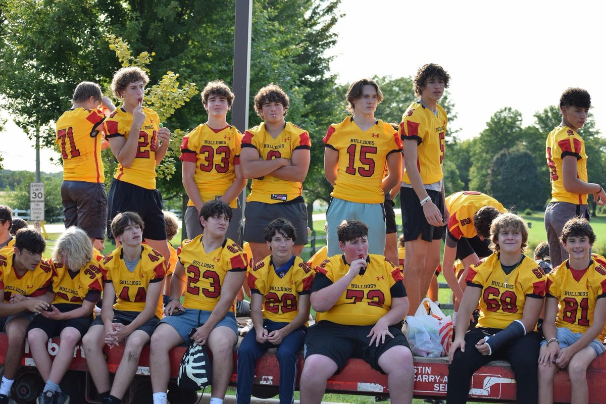 ShilohMyers's tweet photo. BHS HoCo 2022! ❤️🏈💛 @TuckerOakes @CoachKolowski https://t.co/FHf6zuyft1