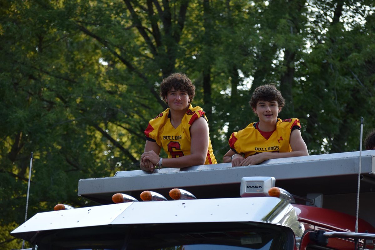 ShilohMyers's tweet photo. BHS HoCo 2022! ❤️🏈💛 @TuckerOakes @CoachKolowski https://t.co/FHf6zuyft1