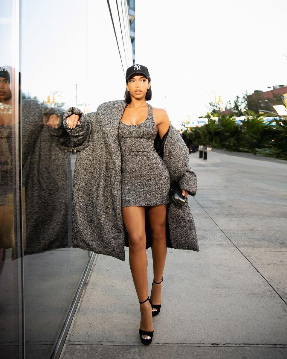 loriharveylooks's tweet photo. Lori Harvey looking stunning in Michael Kors. https://t.co/JXvkDvTQC3