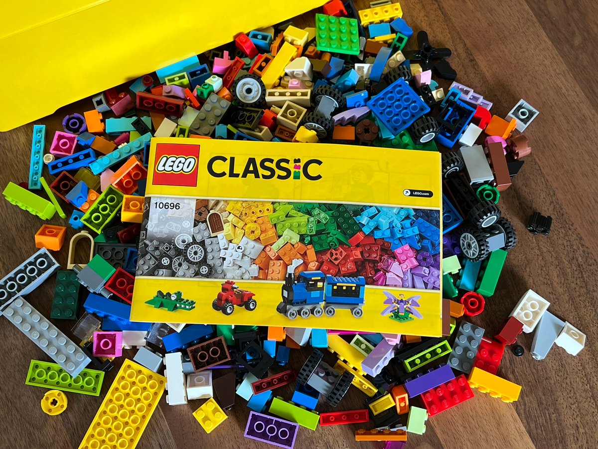 Five teams will battle it out today to decide who reigns supreme at the inaugural Itty Bitty Apps LEGO challenge! /cc <a href="/LEGO_Group/">LEGO</a>