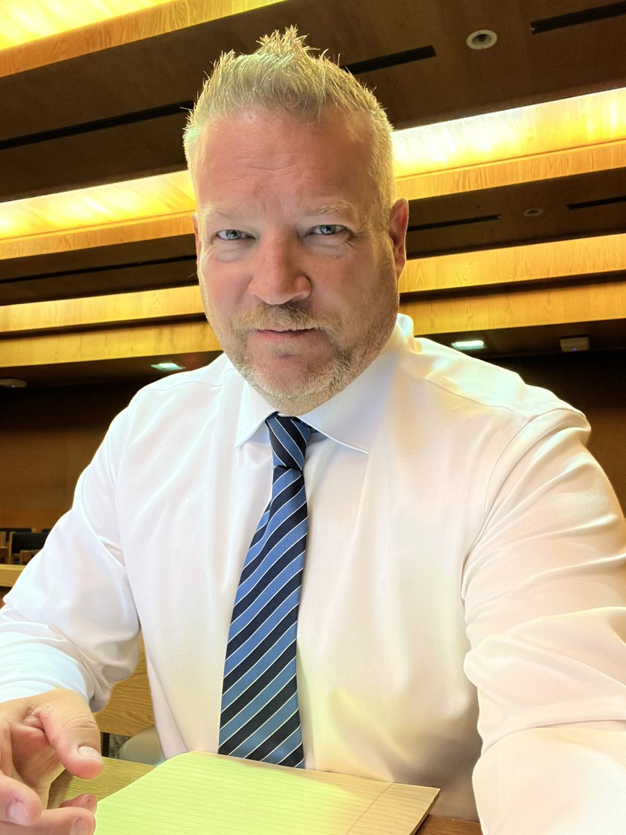tmunday_todd's tweet photo. I am a 50 year-old Canadian.   I am married and father to 3 beautiful children. I am university educated. I am a lawyer.  I volunteer in my community and and benevolent to those in need.  According to Mr Trudeau, I am an extremist.   #TrudeauMustGo https://t.co/hf5ShALLtD
