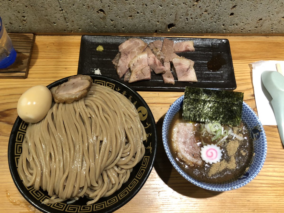 XKenstyle's tweet photo. 中華蕎麦うゑず

特製つけ麺大盛り
めんま+お肉ご飯

凄〜く美味しかったです‼️

ご馳走様でした〜！ https://t.co/G3y9kwGukT
