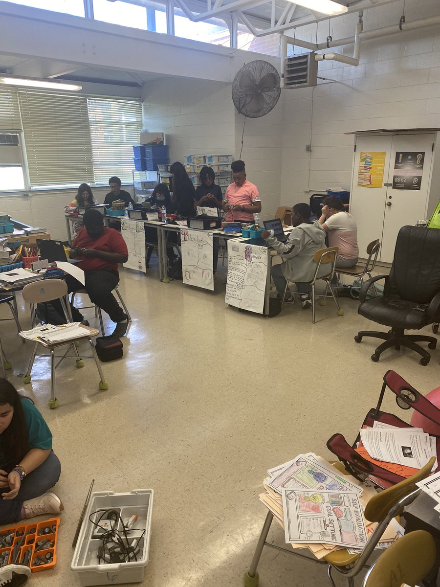 Robotics Club is in full effect at The Hive. <a href="/AnneChesnuttMS/">Anne Chesnutt Middle School</a> <a href="/DavidGreene01/">David Greene</a> <a href="/theAin3la/">Aisha Melvin</a>