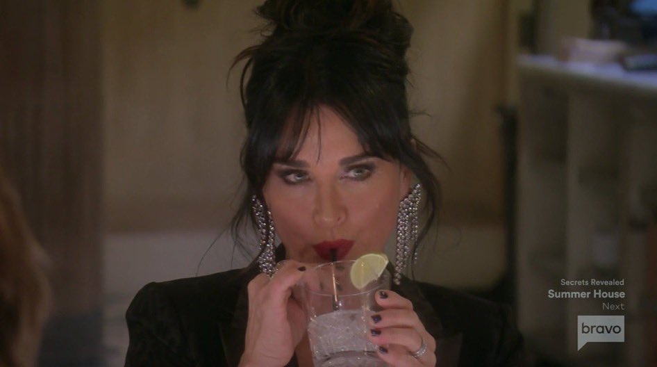Housewives Fanatic tweet media