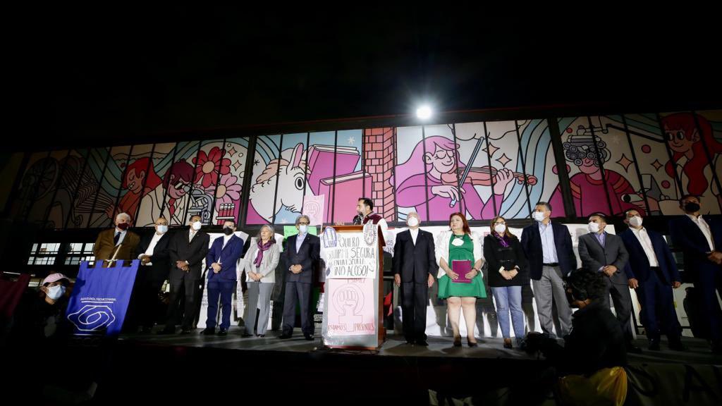 En este momento el Director General, <a href="/ArturoReyesS_/">Arturo Reyes Sandoval</a> da lectura a la respuesta al pliego petitorio de la comunidad politécnica