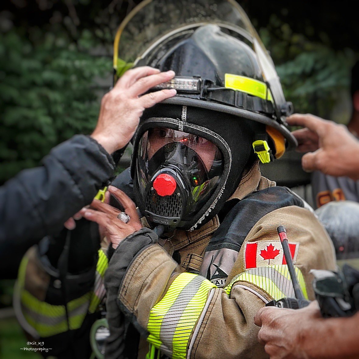 MANY HANDS MAKE LIGHT WORK…
We have a proud tradition of female firefighters in the Bow Valley. Here, a Banff firefighter is helped into her gear and “buddy checked” before entering a recent structure fire on Banff Avenue. #WomenInFire