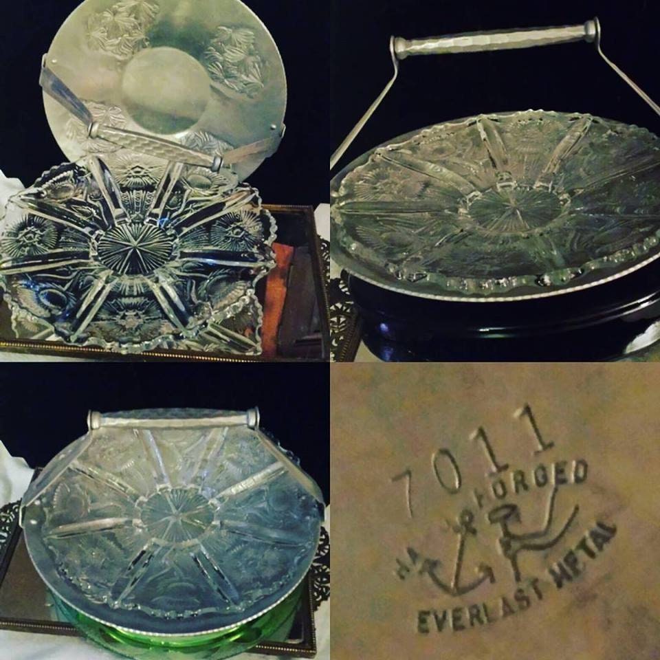 DWedgeCreations's tweet photo. #etsy shop:Hammered Tray Everlast W/Handle,Higbee Platter https://t.co/3KrPKe2brU #silver #canadianthistle #everlast #handforged #aluminumtray #hammeredaluminum #traywithhandle #hammerandanvil #fruitbowl #higbeeglass #lgwright #handforged #EAPG #artglass #serving #art https://t.co/ybieLJWx4Y