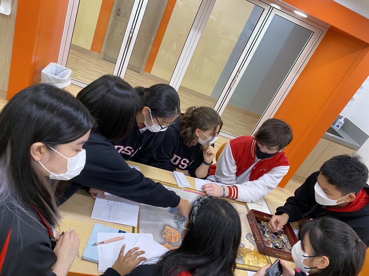 MsRichardhk's tweet photo. Gr.10 #History students learned the M.A.I.N. causes of #WW1 by playing #Diplomacy 
#historyteacher #gamification #DSCS #Canadian #internationalschool https://t.co/JvLA13bivL