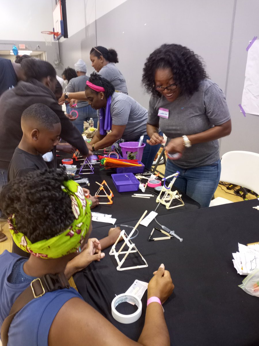 RossES_Art's tweet photo. The Science Carnival with Mommy and Me Saturday was excellent and second to none. Finding  strawberry DNA , the Bernoullu Effect and robotics were each amazing. @sharell_martin @NikoStem https://t.co/bczHAB9yQv