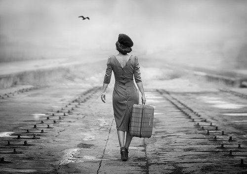 literlandweb1's tweet photo. "Volveremos a vernos. Quizá. Tú diferente y yo distinto. Con otras marcas en la piel, con otro acento. Y tal vez... con otra prisa". 
 Mario Benedetti
📷Felipe Correia https://t.co/dHeEZZ3eK7