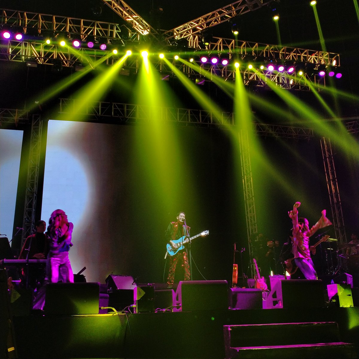 Joyzzz_'s tweet photo. Di pa rin ako maka move on sa concert mo, Sir @ricoblanco! Solid ❤️🤘 https://t.co/b61e4JhB0j