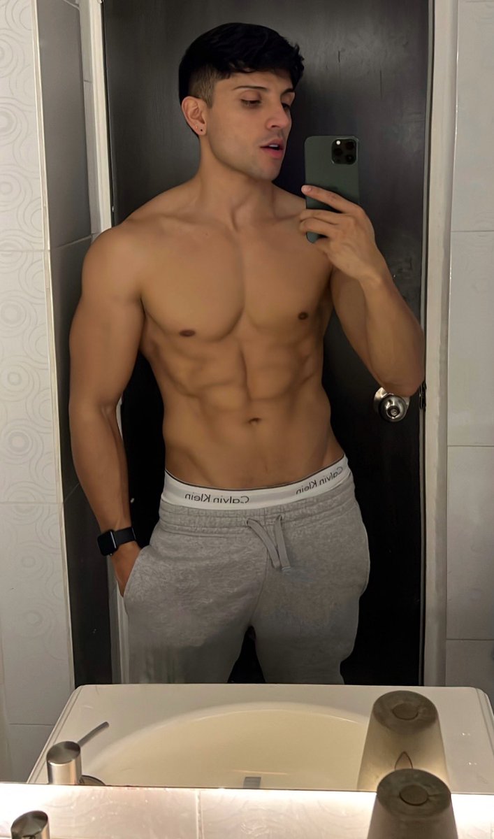 SoyChristianCas's tweet photo. A dormir a dormir qué hay que madrugar 🤨 https://t.co/PF82pjPy7A