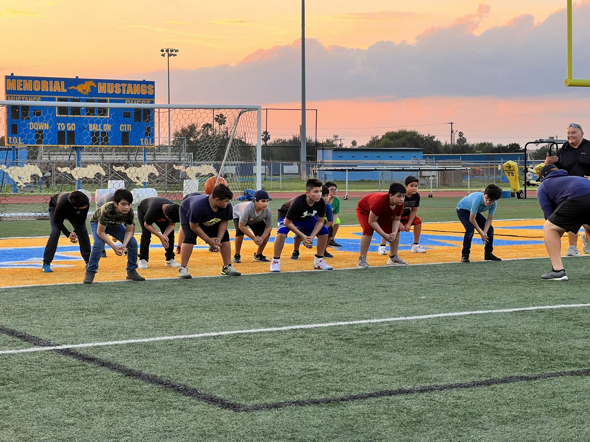 BroncosPE's tweet photo. Thank you @mcmemfootball for working with our kids today. It was a perfect evening for football skills. @McAllenISD #ElevateCamp #Football #BroncoPride ##FutureMustangs https://t.co/4BC7MYOBJU