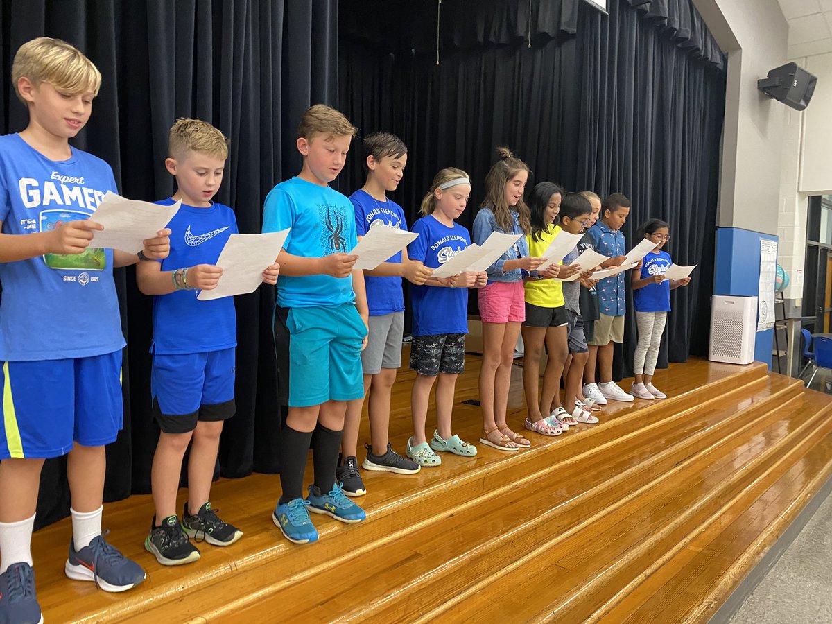 EmmettMichele's tweet photo. Student council induction ceremony at out PTA meeting! Way to lead STUCO! @Donald_ES #donaldstem #leadership https://t.co/4W702KKMel