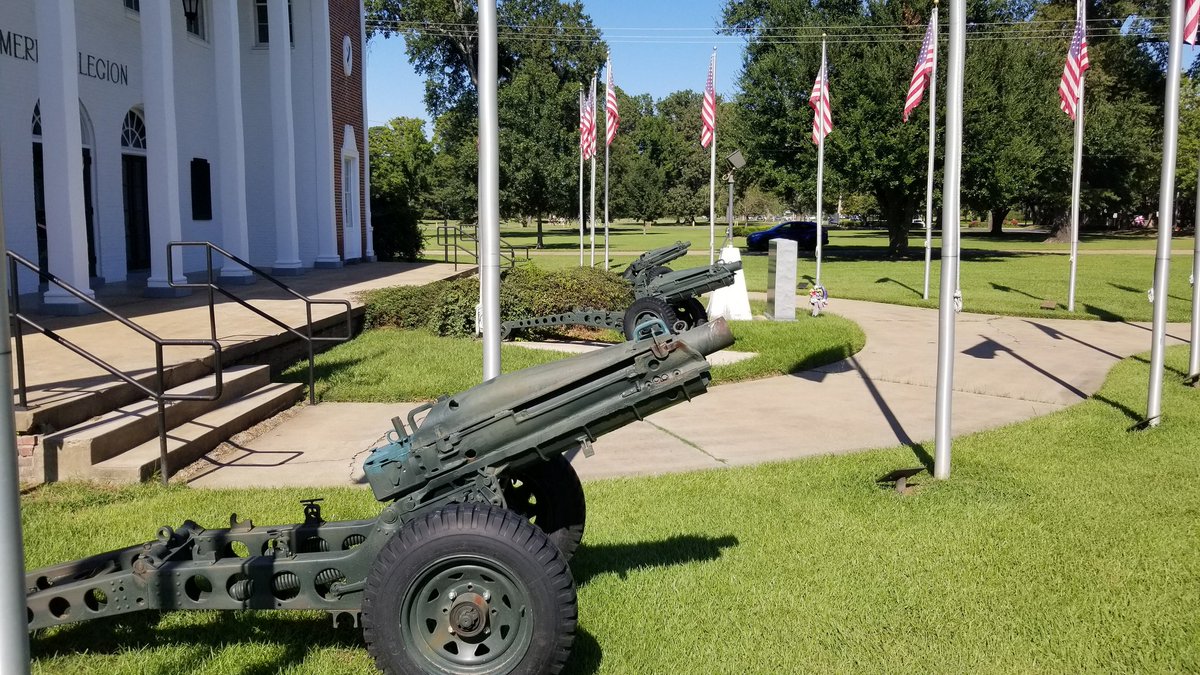 USSKIDD_DD661's tweet photo. #Roadtrip to #LAMCon2022 (LA Assn of Museums) in Monroe. Spotted these three 75mm M1 pack #howitzers & an M-60 #tank at of L.B. Faulk American Legion Post 13 across the street from the Biedenharn Coca-Cola Museum.
#exploreyourhometown #exploreyourstate #artillery #armor #museum https://t.co/OGbRfua0SY