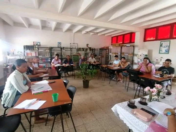 IprRamirez's tweet photo. #EducadoresCubiteños En el horario de la mañana se desarrolla el consejo de dirección correspondiente al mes de septiembre, con el acompañamiento de funcionarios y miembro del PCC. Se analizaron varios procesos y acuerdos de la etapa.#YoVotoSí#VamosPorMás. https://t.co/DeGfHsTlw3