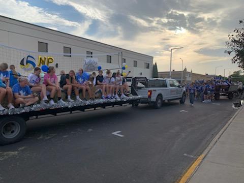 CoachHammond__7's tweet photo. Homecoming Parade #npONE #CUE2022 https://t.co/YfCMr0rBOz