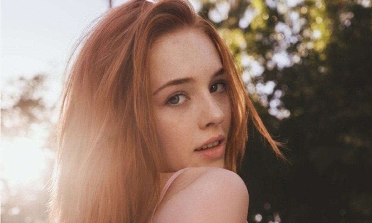 AVN Media Network on Twitter "Madi Collins Has a Close Encounter in