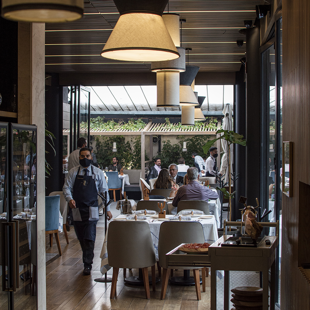 Rincones que evocan la Costa Vasca. #zerulomas #zeruescasa
-
#restaurantescdmx #cdmxfood #comidaespañola #restaurantesmexico #cocinaespañola #gastromexico #mexicofood #fogon #asadorvasco