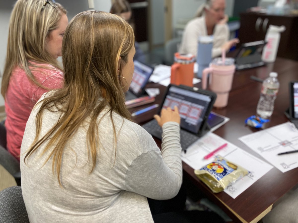 ngarvey's tweet photo. Another great day sharing different ways to gather evidence and show growth using a digital portfolio! These CISD Assistant Principals had great ideas and made great connections! #CISDWorkingTogether @bulbapp https://t.co/3DzuBnL0NG