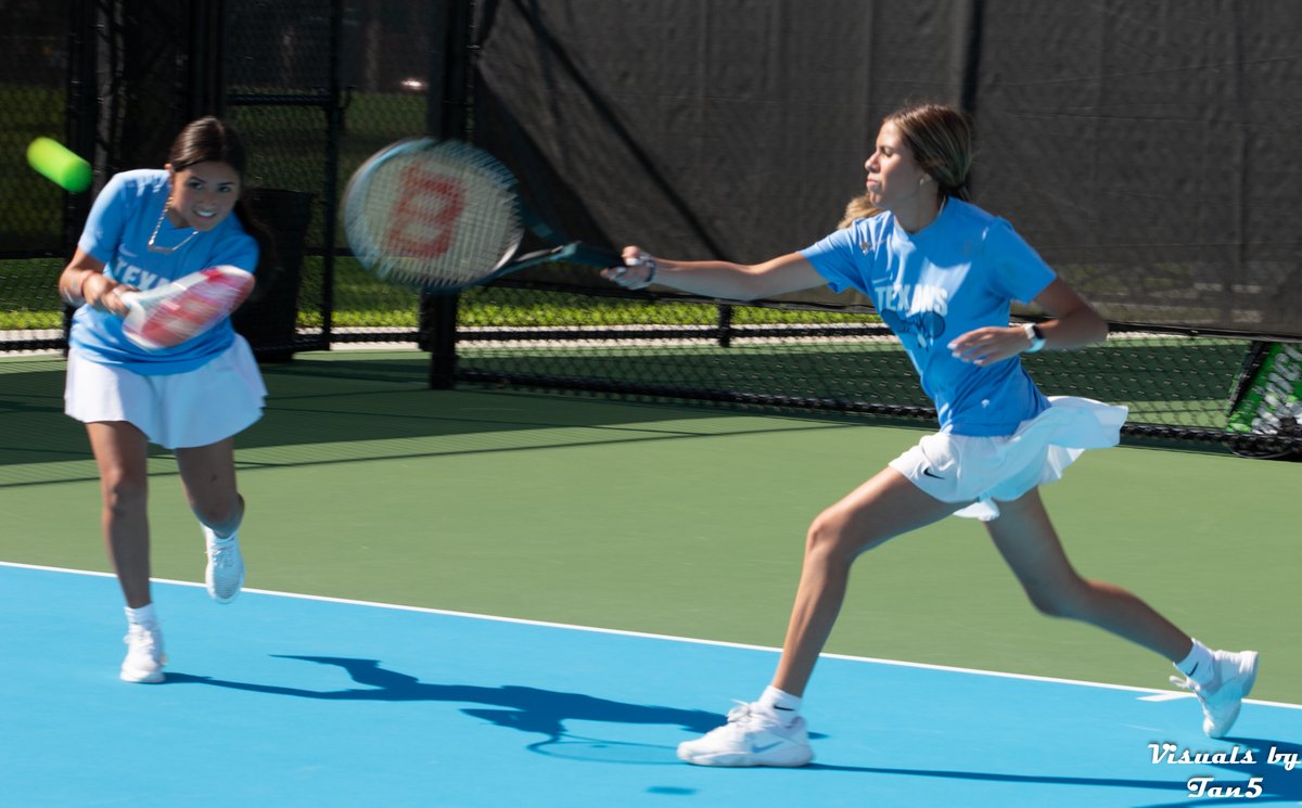 SRHSTancinco's tweet photo. Snapped some photos of the tennis match against Memorial last week.  Check them out through the link below! @TennisSRHS 

https://t.co/71hMFCuKAN https://t.co/mda4uUSorL