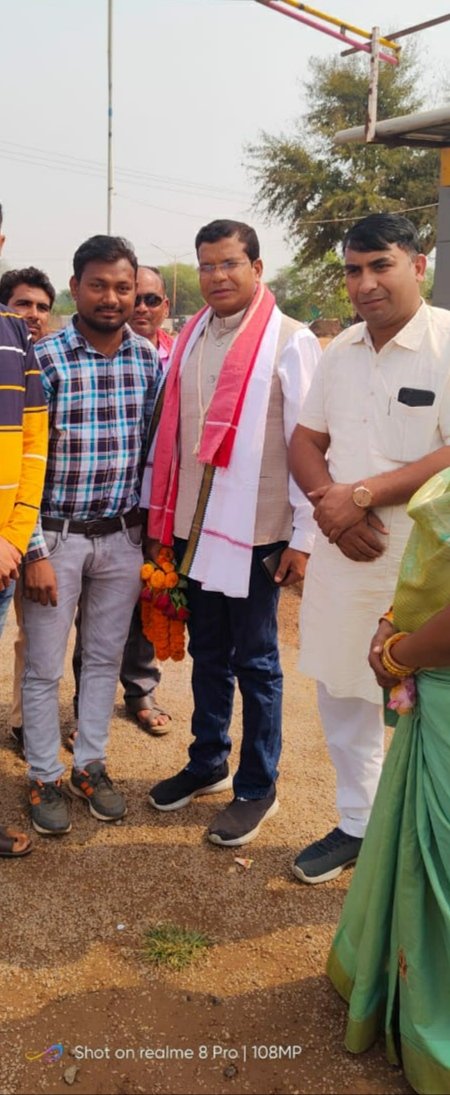 BhuwalSahu6's tweet photo. छत्तीसगढ़ प्रदेश कांग्रेस कमेटी के बहुत ही सरल सहज ऊर्जावान अध्यक्ष आदरणीय श्री मोहन मरकाम जी को जन्मदिन की हार्दिक बधाई शुभकामनाएं।   
ईश्वर से आपके उत्तम स्वास्थ्य, दीर्घायु और यशस्वी जीवन की कामना करते हैं..@MohanMarkamPCC 
💐🎂🎂🎂 https://t.co/hSq7eQc7M5