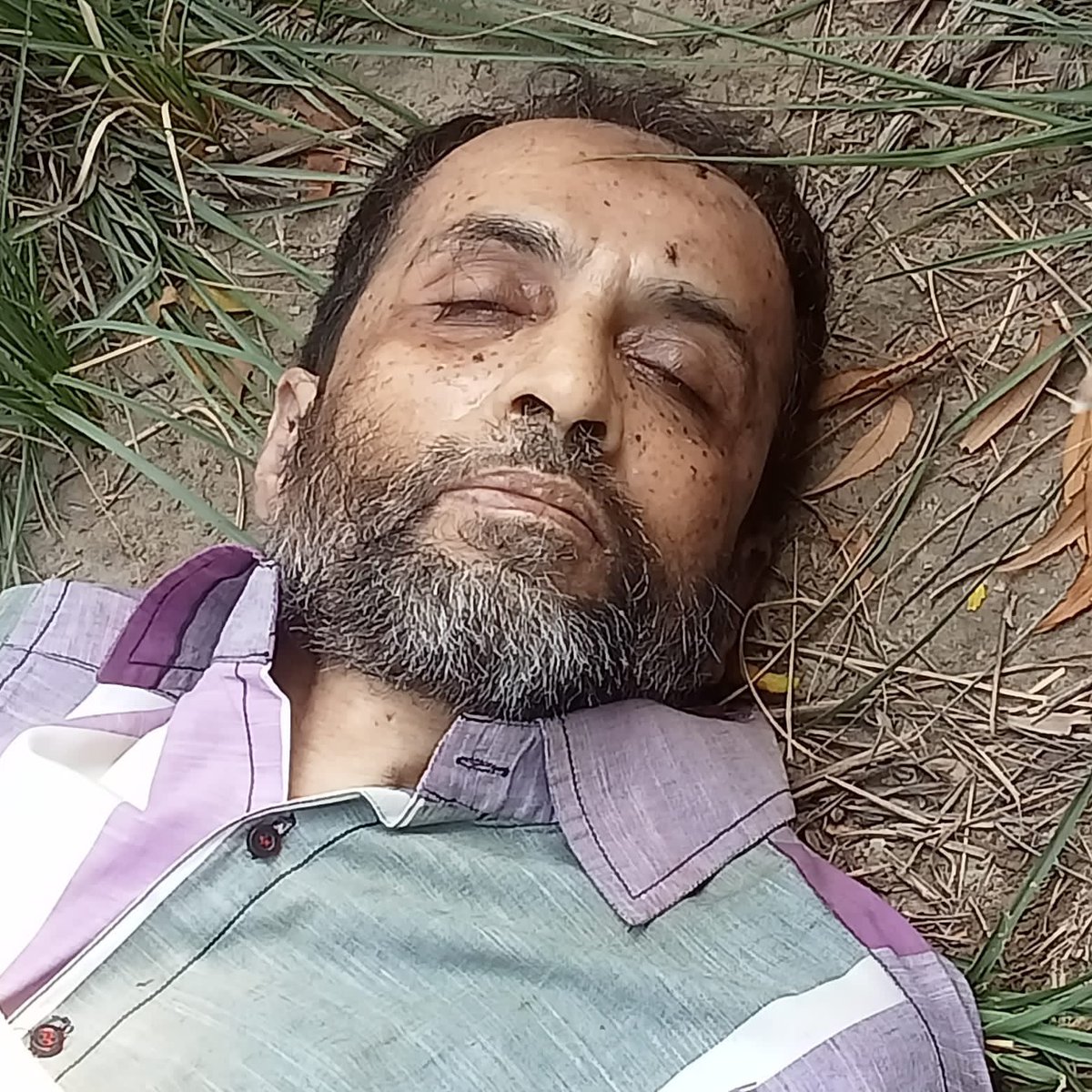 UmeedeSehar77's tweet photo. An MQM activist Irfan Basart was extrajudicially murdered by Pakistani LEA. He was arrested 7 years ago from Karachi since then he was missing. His body was found few days ago on side of the road in Shahpur Chakar area of Sanghar.
@StateDept, @hrw Plz notice!
#JusticeForBasart https://t.co/Iu2dKjbTgF