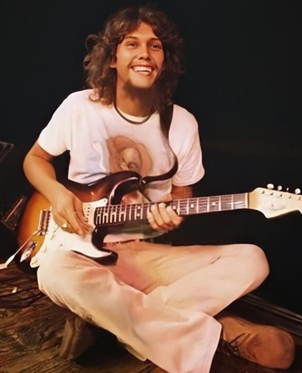 Happy Birthday to guitarist of LYNYRD SKYNYRD, Steve Gaines!
September 14, 1949 October 20, 1977 