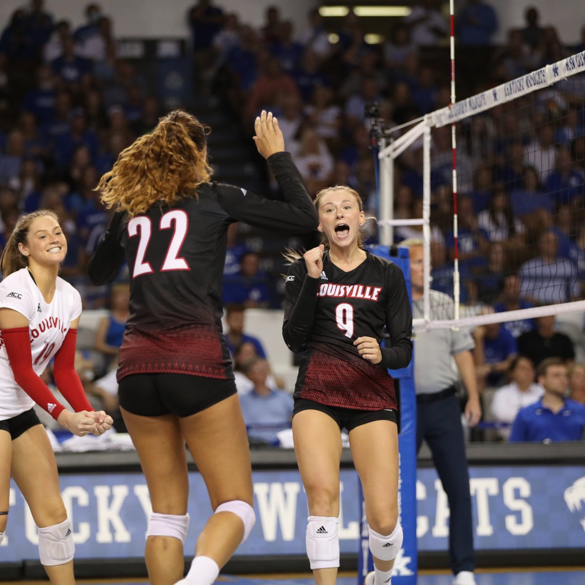NCAAVolleyball's tweet photo. The Bluegrass State remains 𝗥𝗘𝗗 🔴

For the second straight season, No. 3 Louisville defeats No. 13 Kentucky in a five set slugfest, this time taking the win on the road in Lexington on national television (20-25, 25-15, 26-24, 24-26, 15-11).

#NCAAWVB x 📸 @LouisvilleVB https://t.co/EgCEIJULYQ