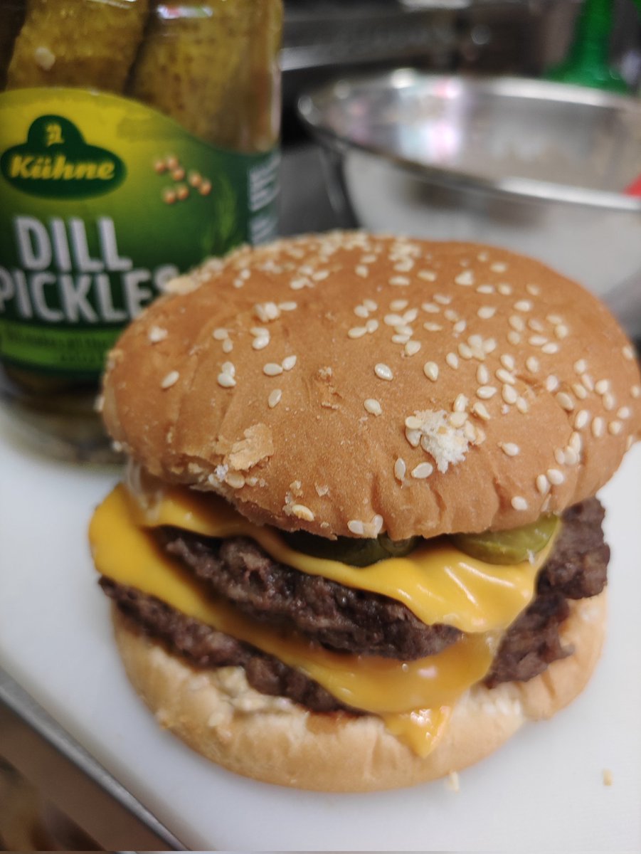 loudking's tweet photo. DOUBLE CHEESE CLASSIC is awesome. #chefrock https://t.co/Euq1iuLCFo