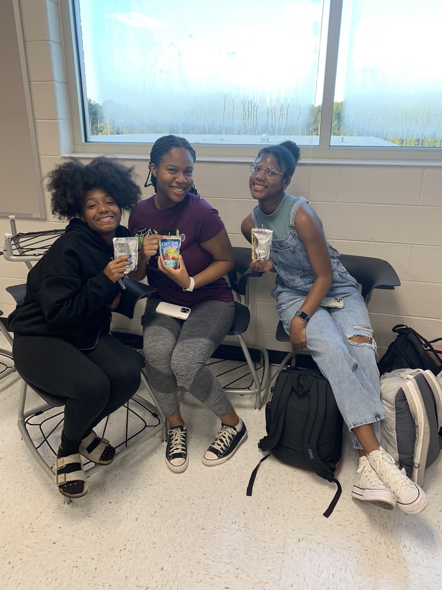 BetsyProffitt's tweet photo. First @EcoEagles_ meeting in the new @EHS_Eagles building!  Looking forward to a fantastic year with these environmentally-minded students!  💚🌎💚 https://t.co/XHaArIBONr