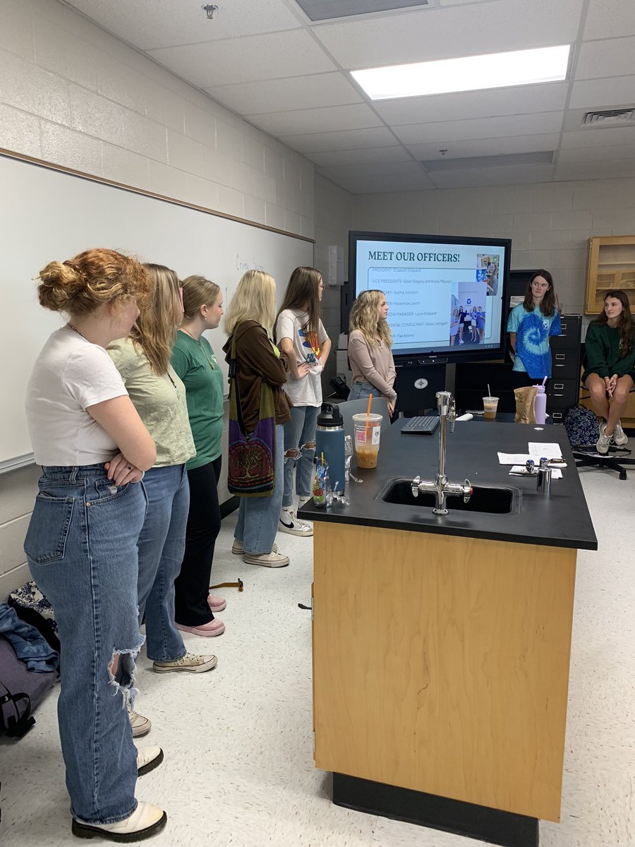 BetsyProffitt's tweet photo. First @EcoEagles_ meeting in the new @EHS_Eagles building!  Looking forward to a fantastic year with these environmentally-minded students!  💚🌎💚 https://t.co/XHaArIBONr
