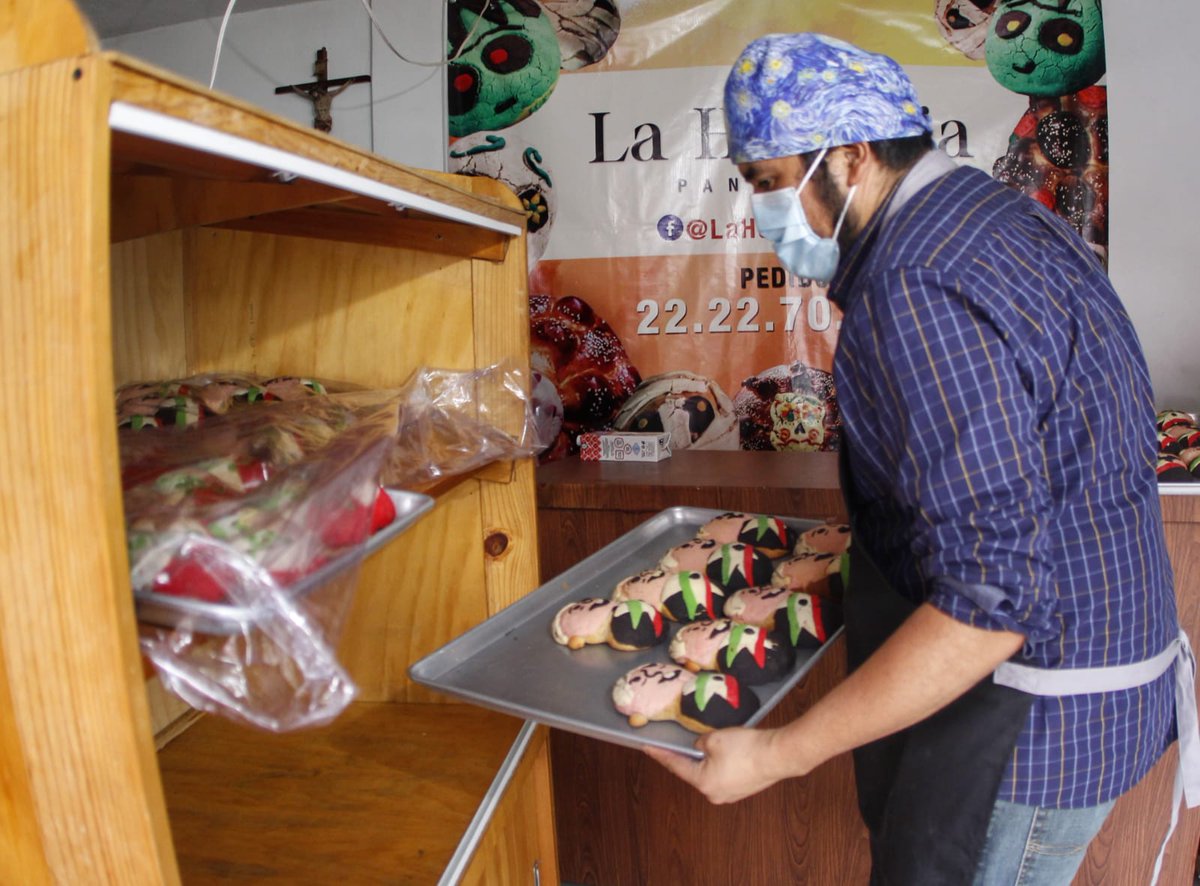 Milenio's tweet photo. ¡Justo a tiempo para el grito! 

En Puebla, panadería celebrará fiestas patrias con las 'Pejeconchas'

(📸: @isahmar_torres/MILENIO)

https://t.co/rz7wLOzFif https://t.co/XVYxBL7uoX
