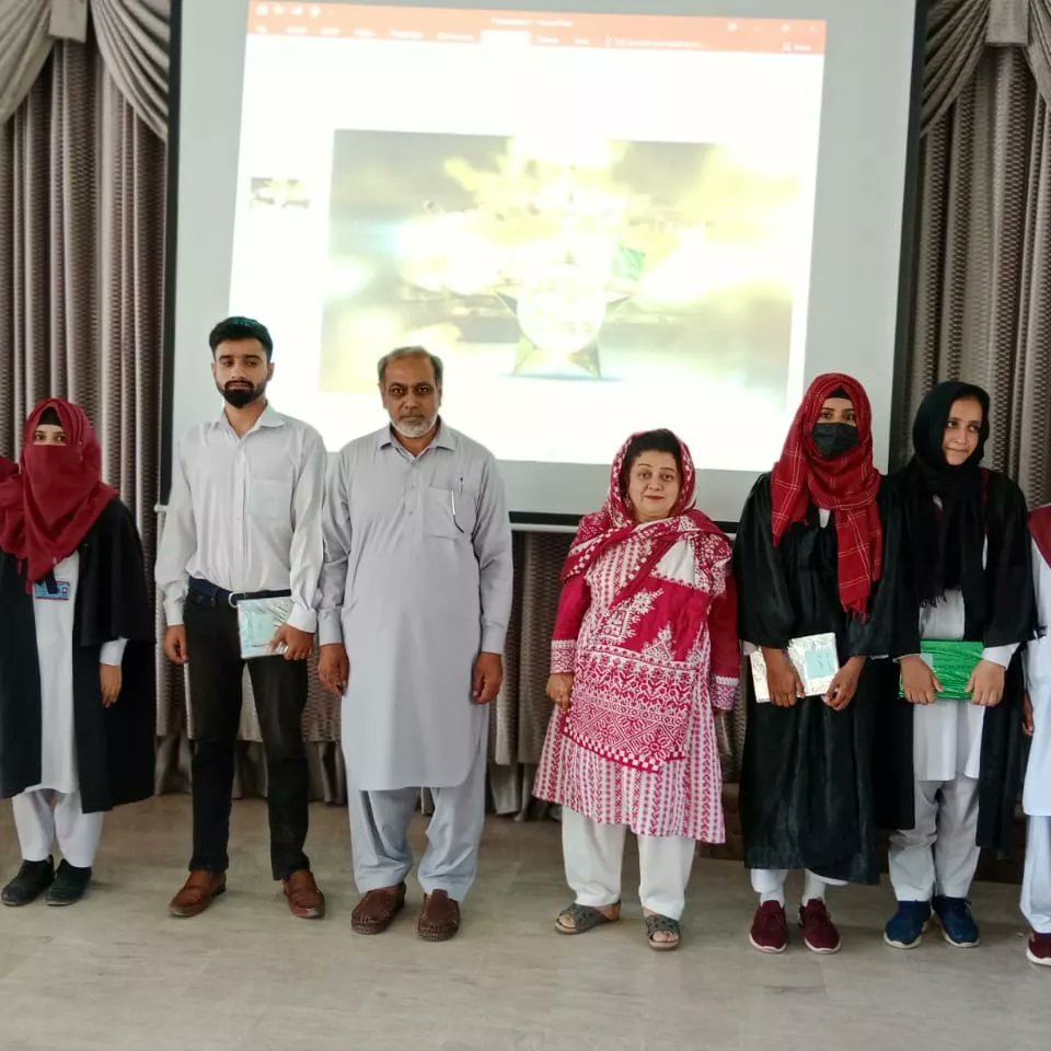 college_federal's tweet photo. Students of FCE paying tribute to the soldiers of Pakistan. Glimpses of Defense Day celebrations at FCE #education #defensedaypakistan #academia #students https://t.co/UFoSldwgN1